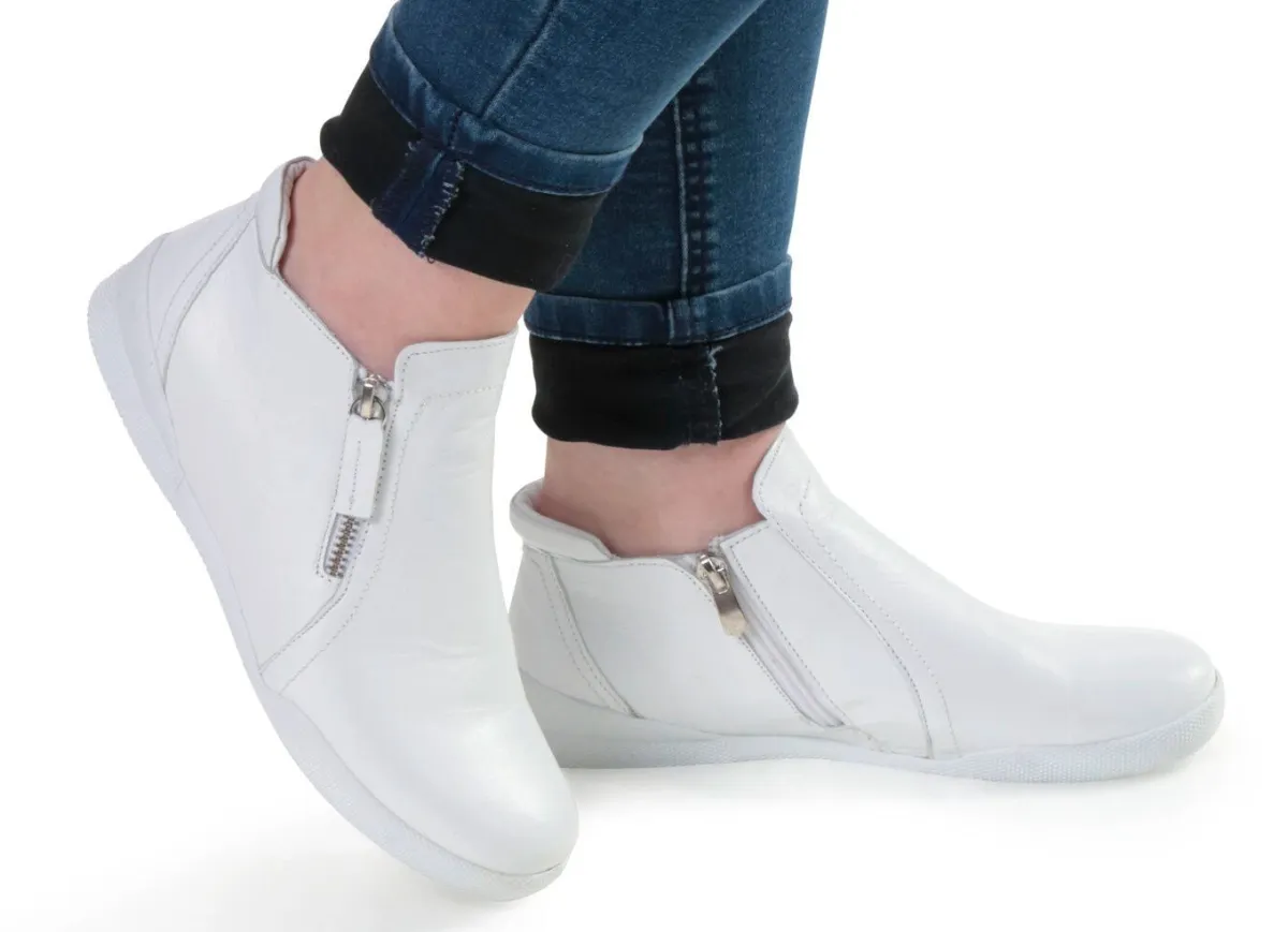Outlet BADER Andrea Conti, sportliche Damen-Boots, mit herausnehmbarem Fußbett WEISS