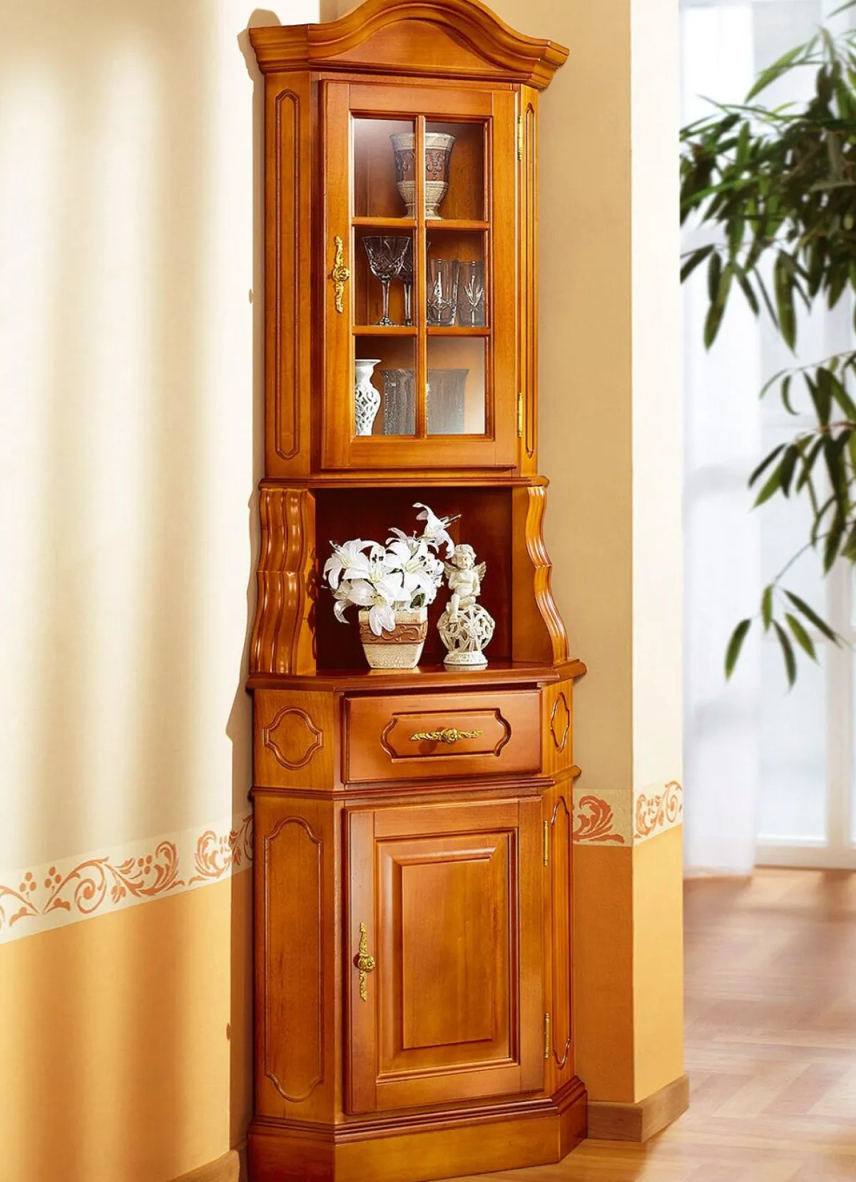 Discount BADER Eckvitrine mit eleganten, goldfarbenen Metallgriffen KIRSCHBAUM