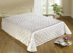 New BADER Edel glänzende Tagesdecke und Kissenbezüge mit Steppung in Muscheloptik CREME