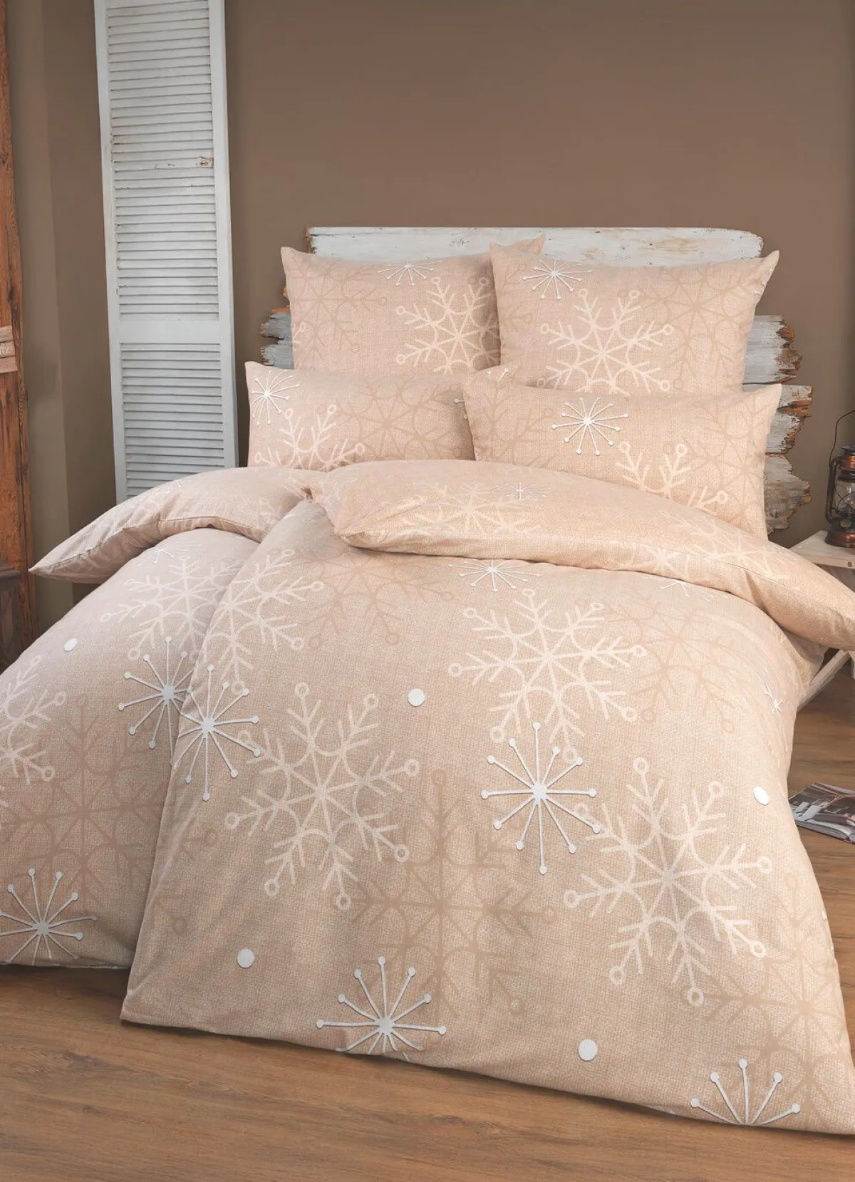 Best FLORELLA Bettwäsche-Garnitur mit Schneeflocken und Eiskristallen BEIGE
