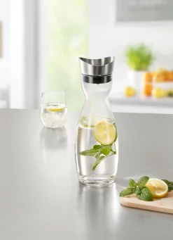 Hot BADER Glaskaraffe mit Edelstahl-Ausgießer TRANSPARENT