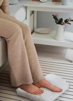 Discount BADER Hochwertiges Fußkissen mit Memory Foam weiß