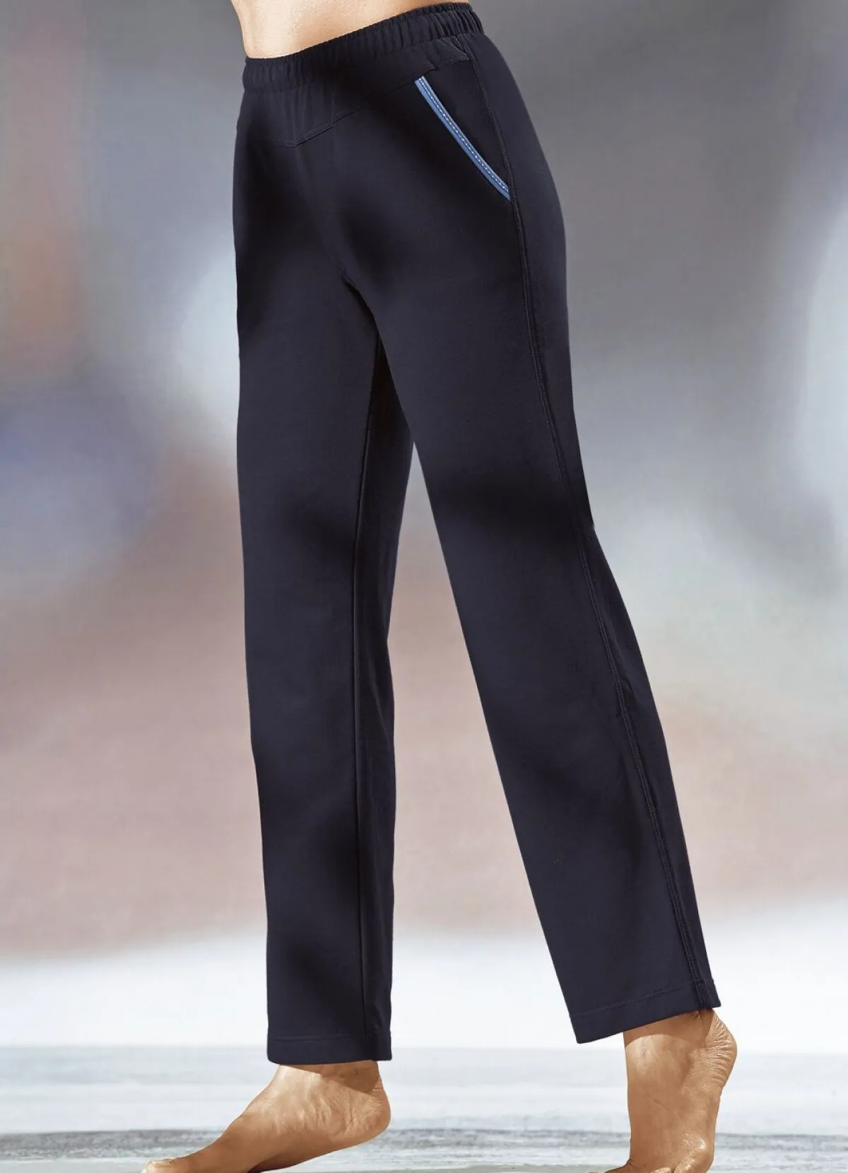 New BADER Hose mit Glanzgarn besticktem Zierband MARINE