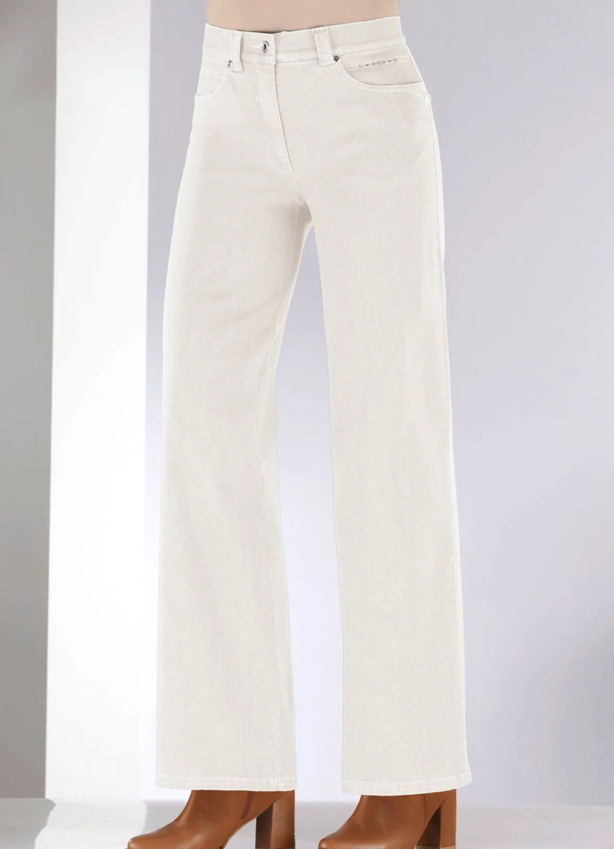 Online COSMA Jeans mit dezenter Strasszier ECRU
