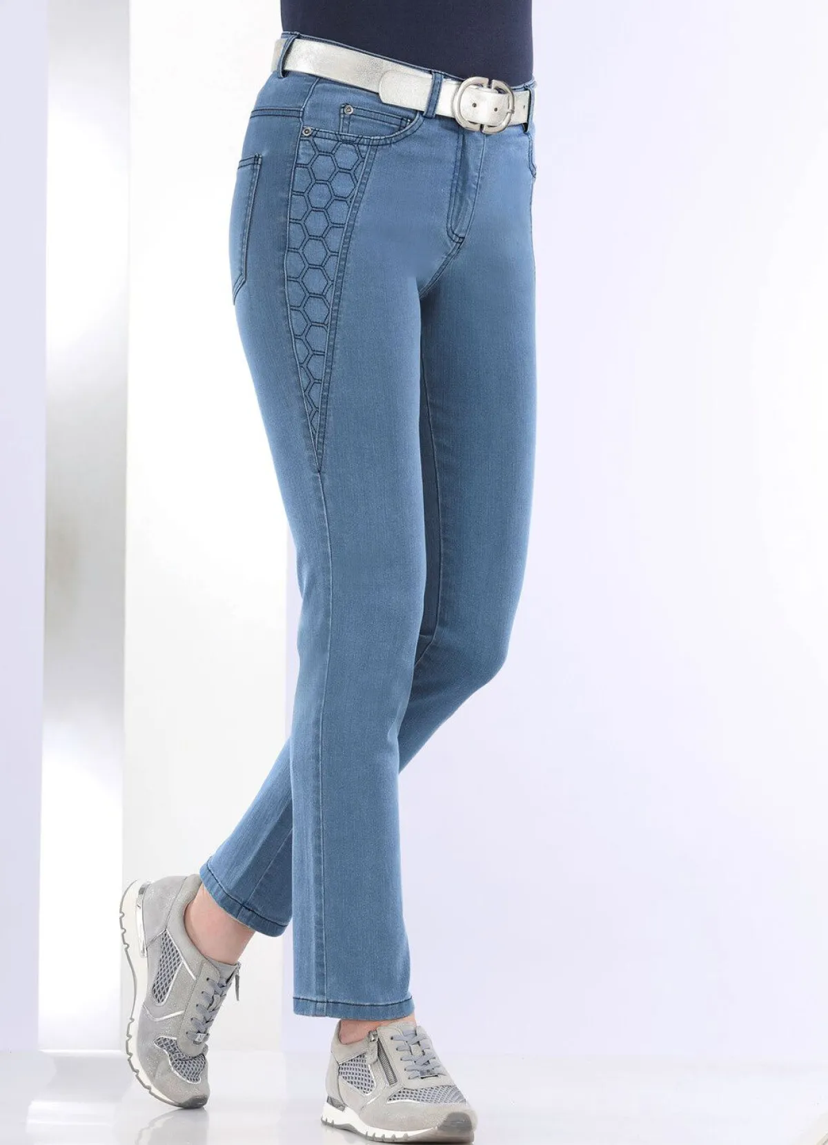 Best BADER Jeans mit schöner Stickerei JEANSBLAU