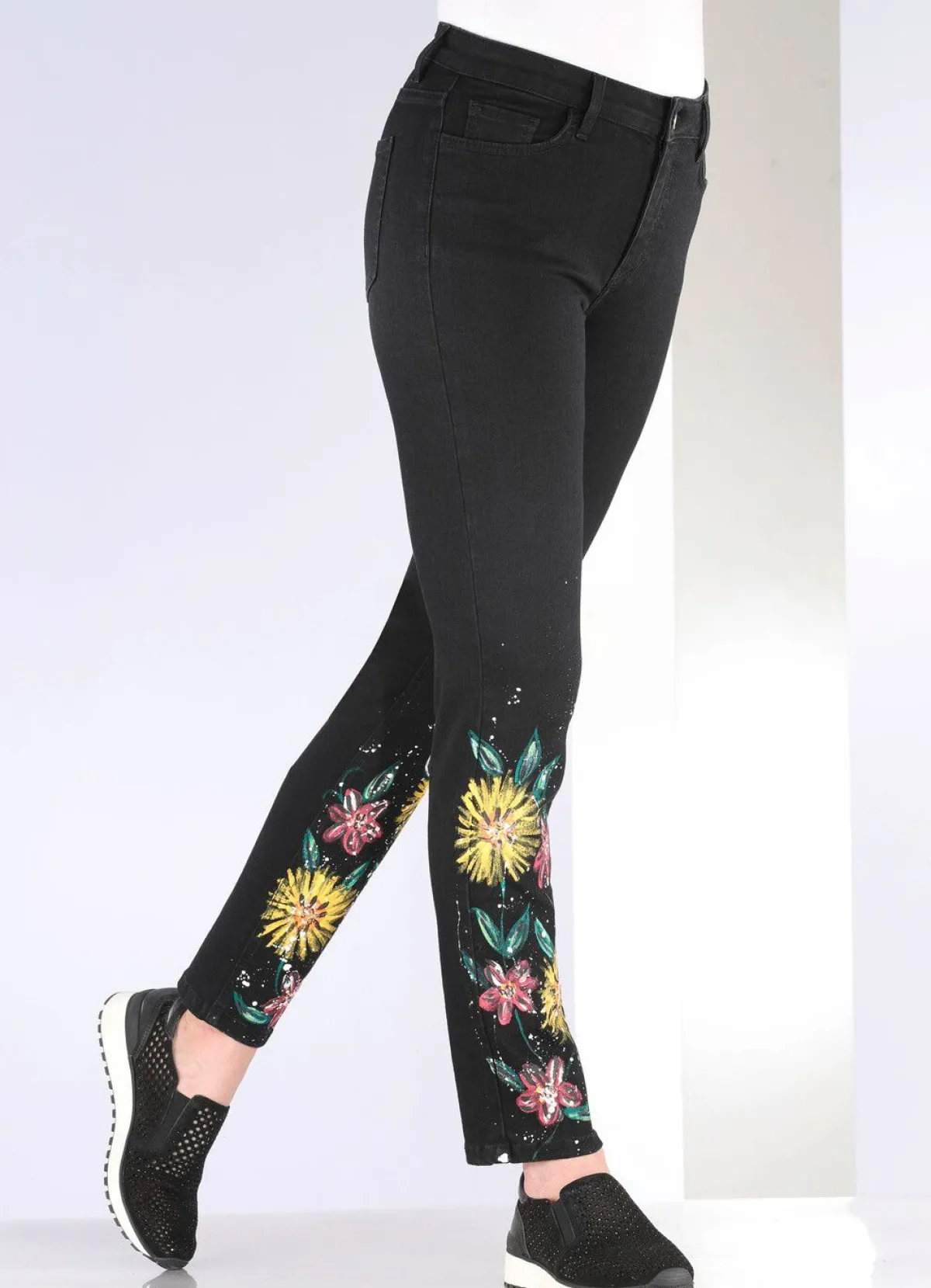 Sale BADER Jeans mit handbemalten, floralen Motiven SCHWARZ