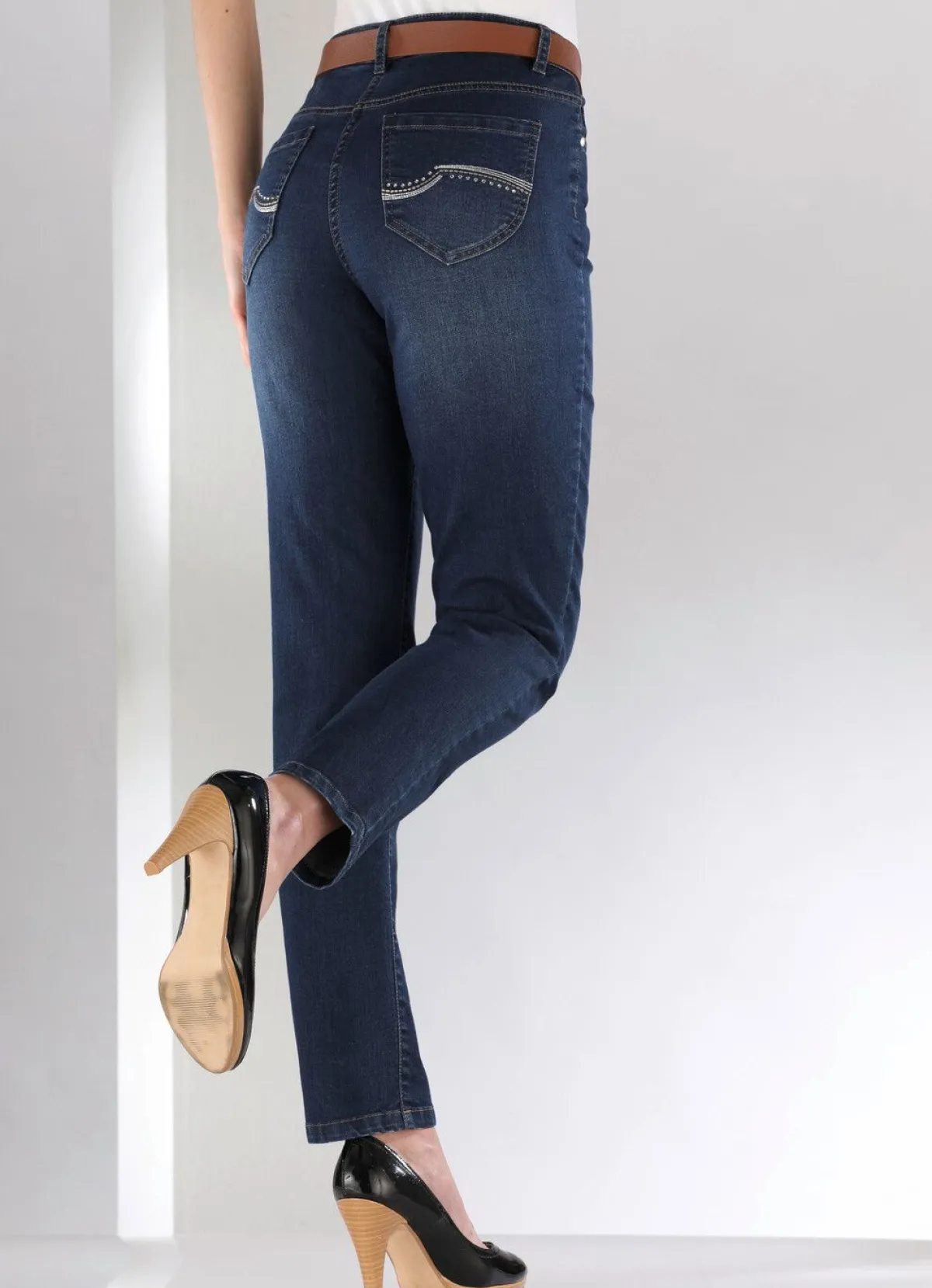 Discount BADER Jeans mit schönen Stickereien und funkelnden Strassteinen DUNKELBLAU