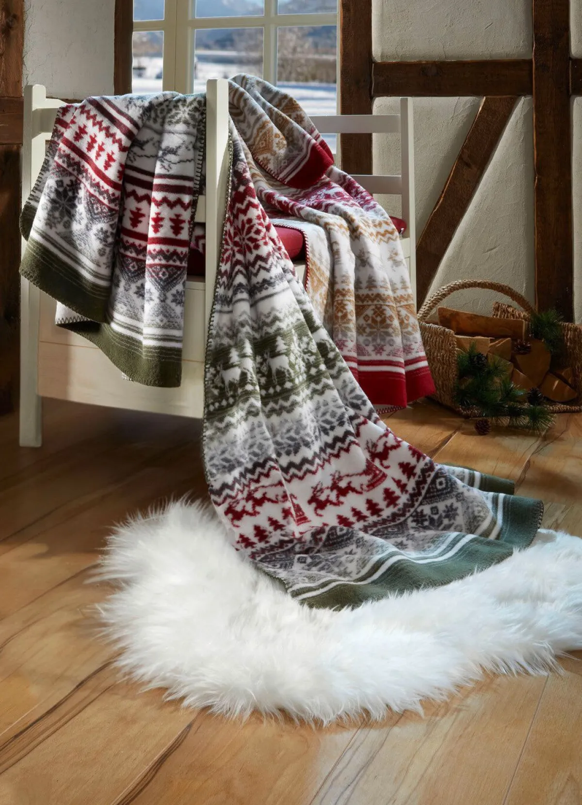 Clearance BADER Kuschelige Wohndecke mit winterlichen Motiven ROT