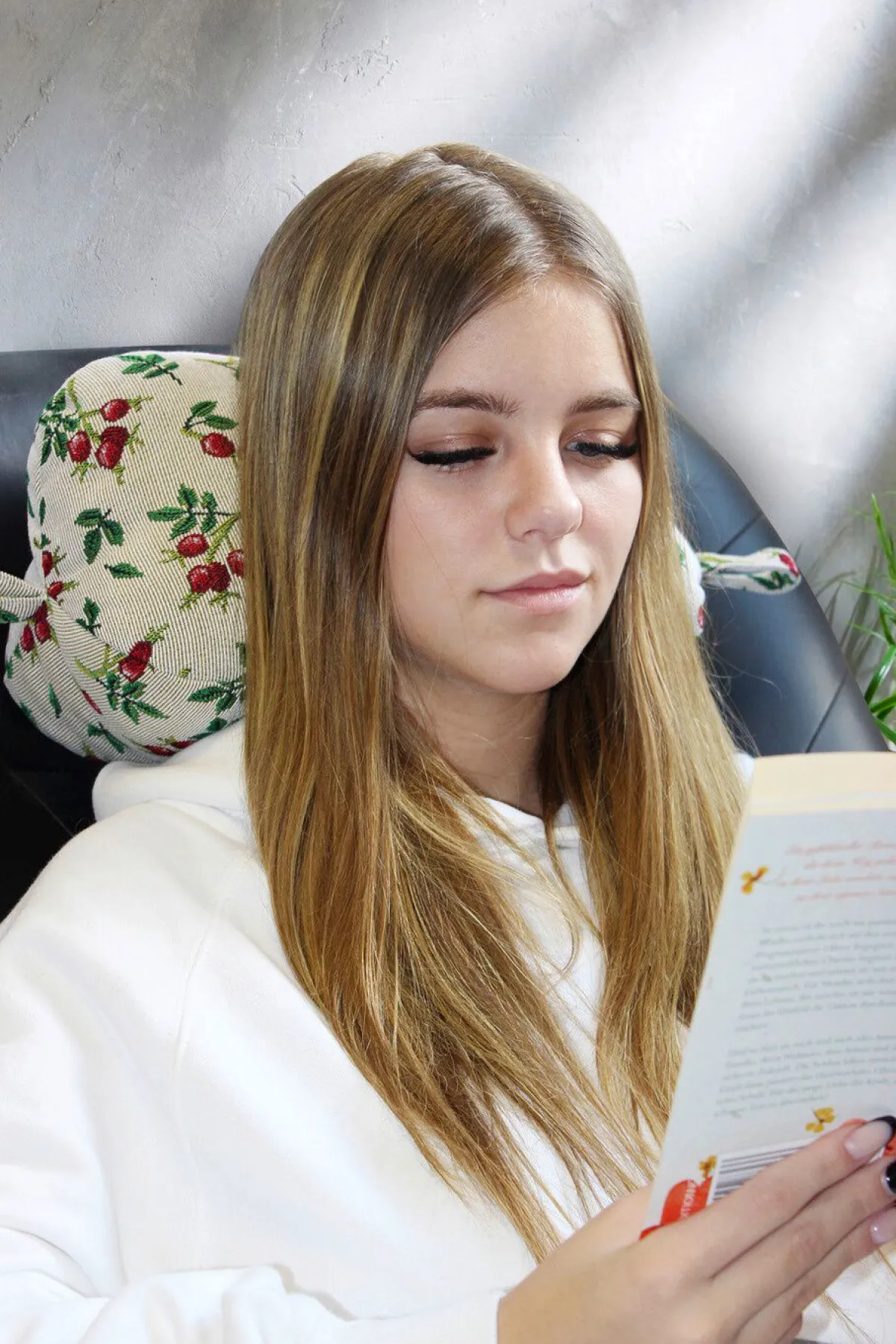 New BADER Leseknochen Kissen