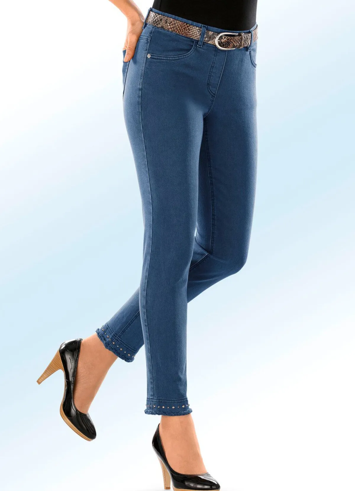 New BADER Magic-Jeans mit toller Nietenzier sowie angesagtem Fransensaum JEANSBLAU