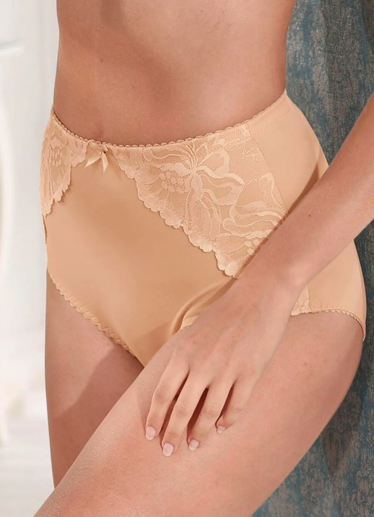 Online KUDRESHOV Miederslip mit Spitzenbesätzen PUDER