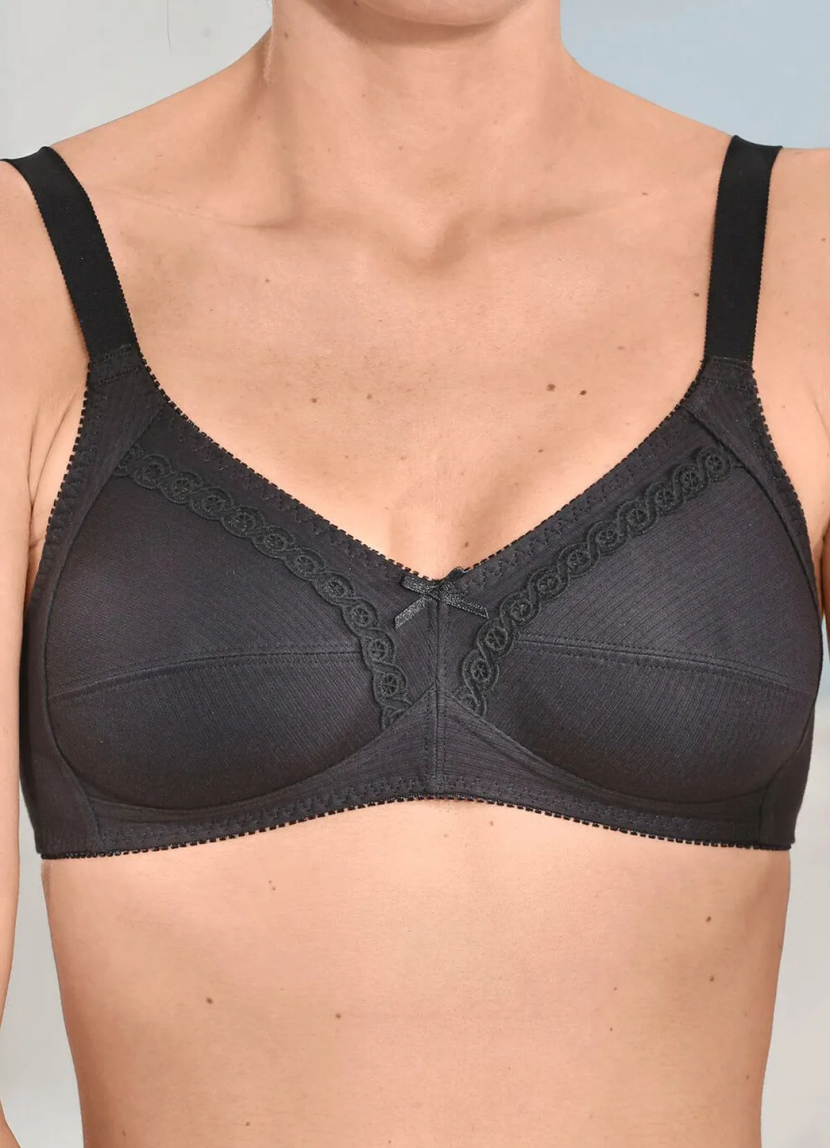 Discount NATURANA Zweierpack BH mit dekorativem Spitzenband in den Cups 1X SCHWARZ, 1X WEISS