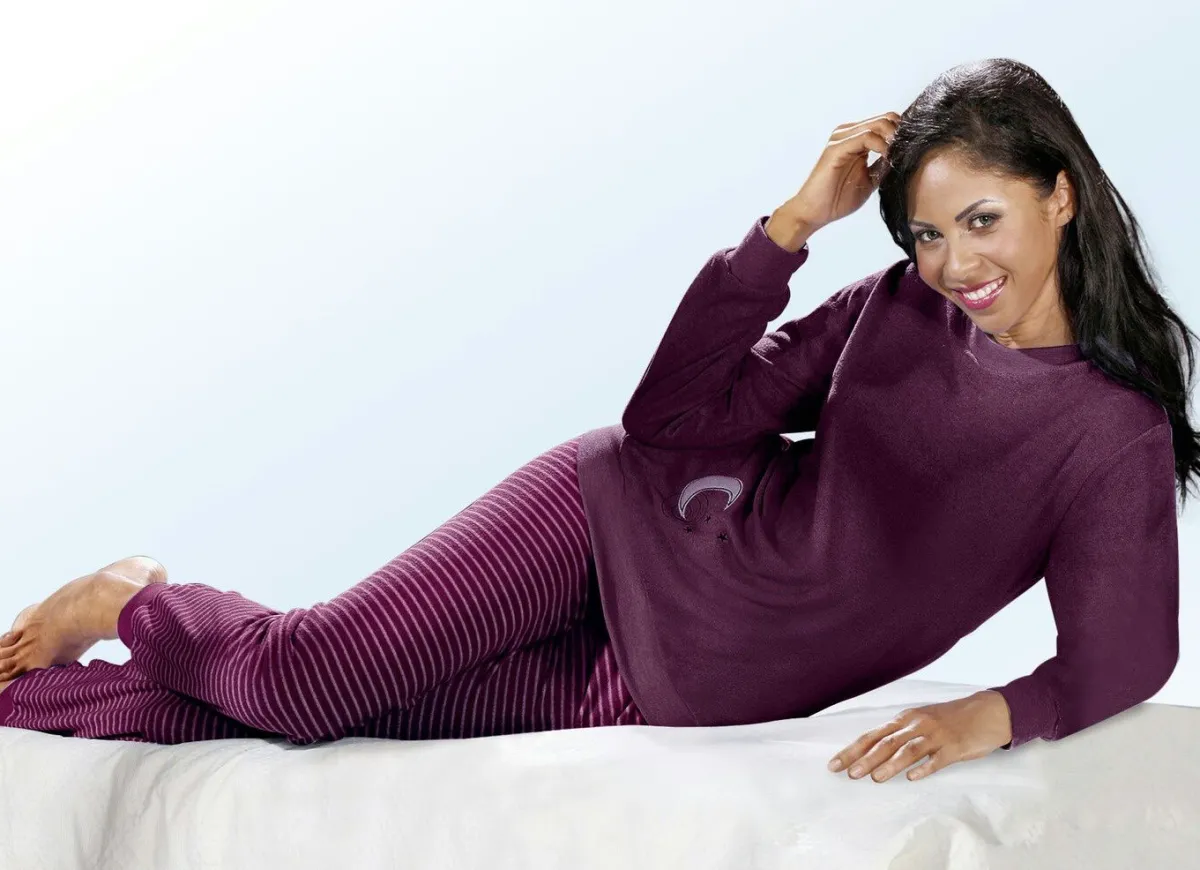 Discount BADER Schlafanzug aus Frottierstretch, Langarm mit Rundhals und Bündchen LILA-HIMBEER
