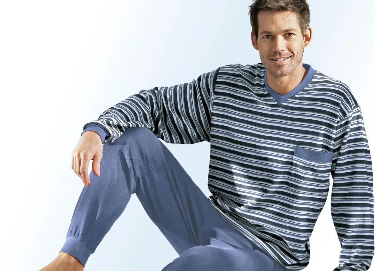 BADER Schlafanzug mit Bündchenabschlüssen, V-Ausschnitt und garngefärbtem Ringeldessin JEANSBLAU