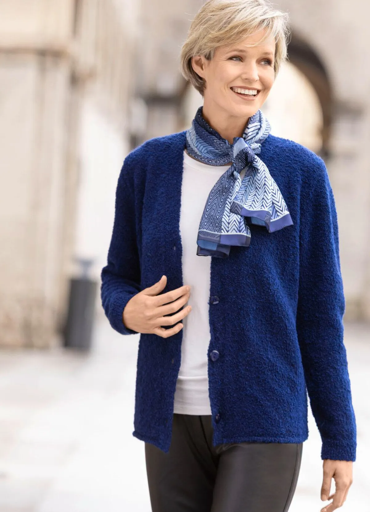New BADER Strickjacke in flauschiger Boucléqualität NACHTBLAU