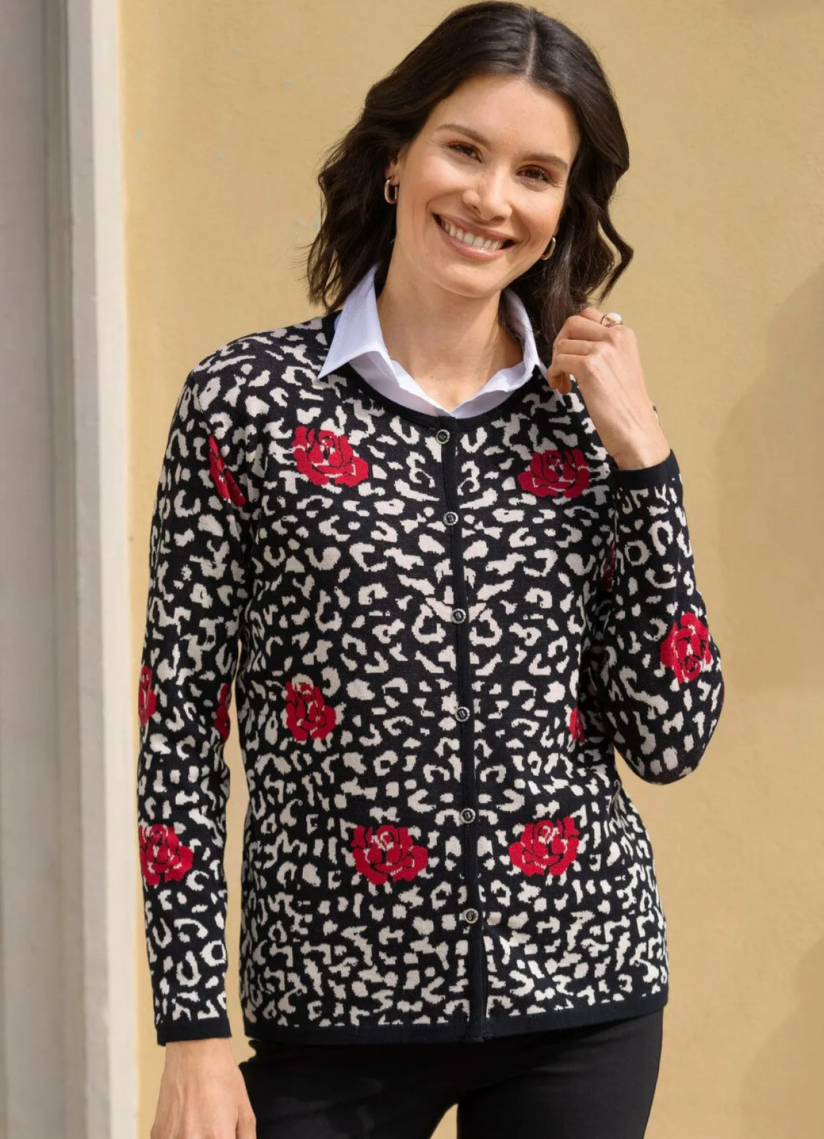 Online BADER Strickjacke in Jacquard-Dessin SCHWARZ-BEIGE-ROT