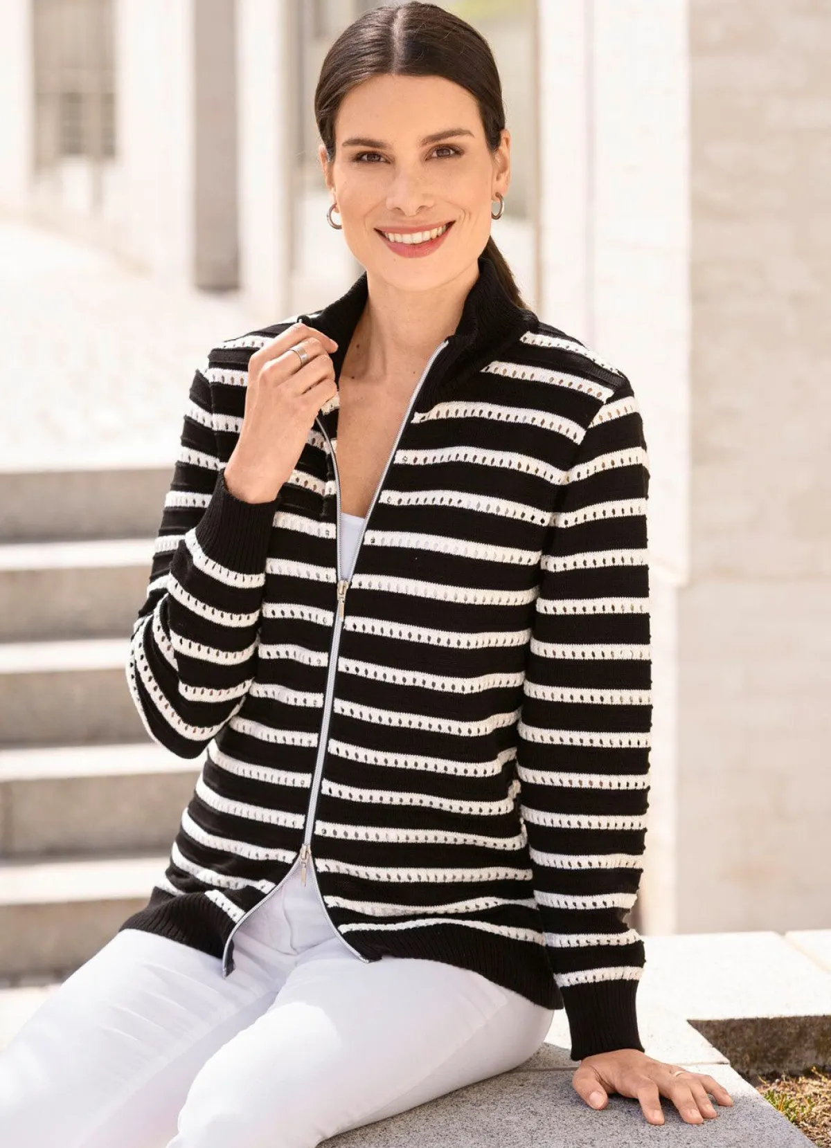 BADER Strickjacke in Ringeldessin mit Ajourakzenten SCHWARZ-WEISS