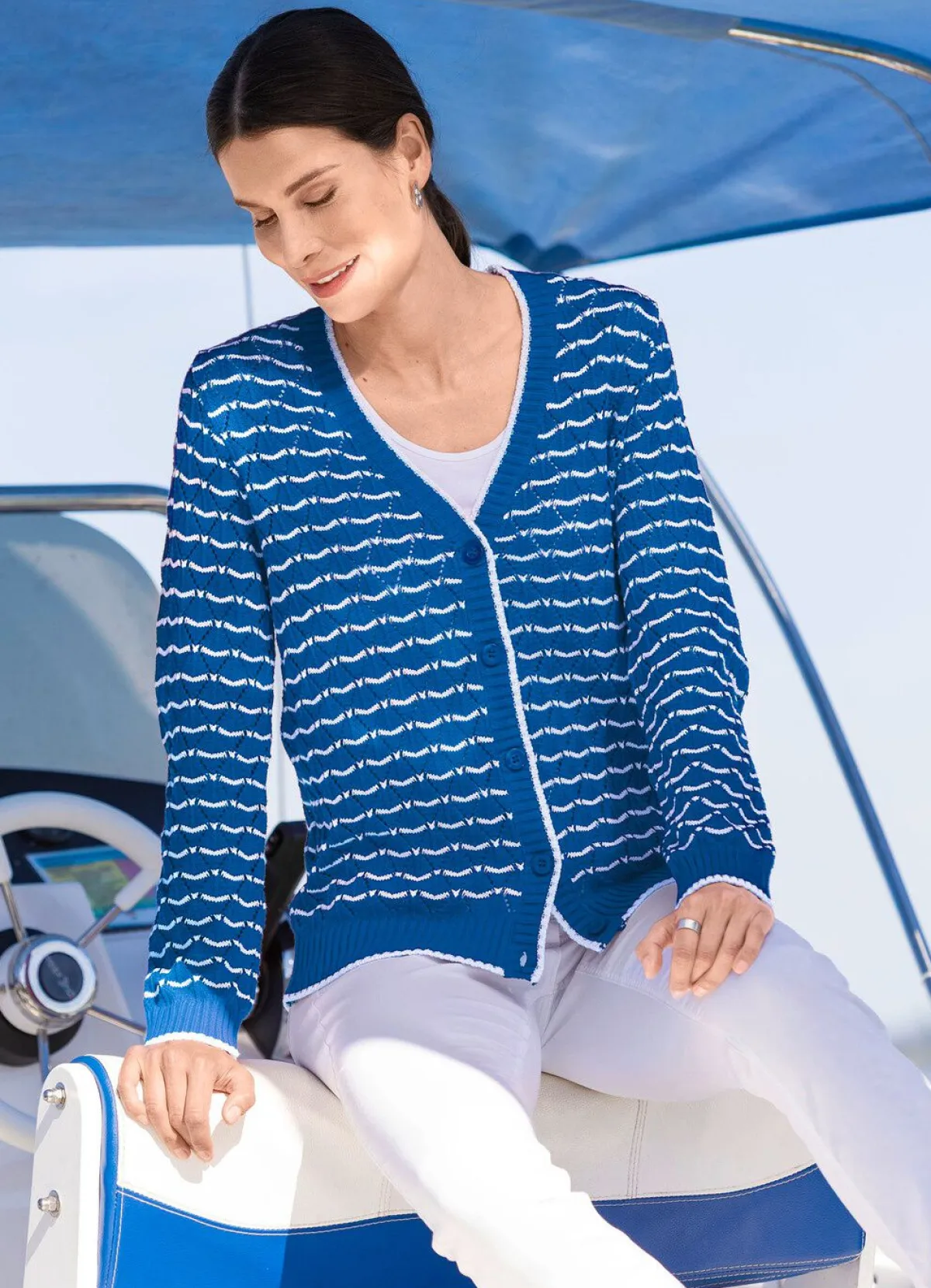 Discount BADER Strickjacke mit feinen Ringeln und Ajourrauten AZURBLAU-WEISS