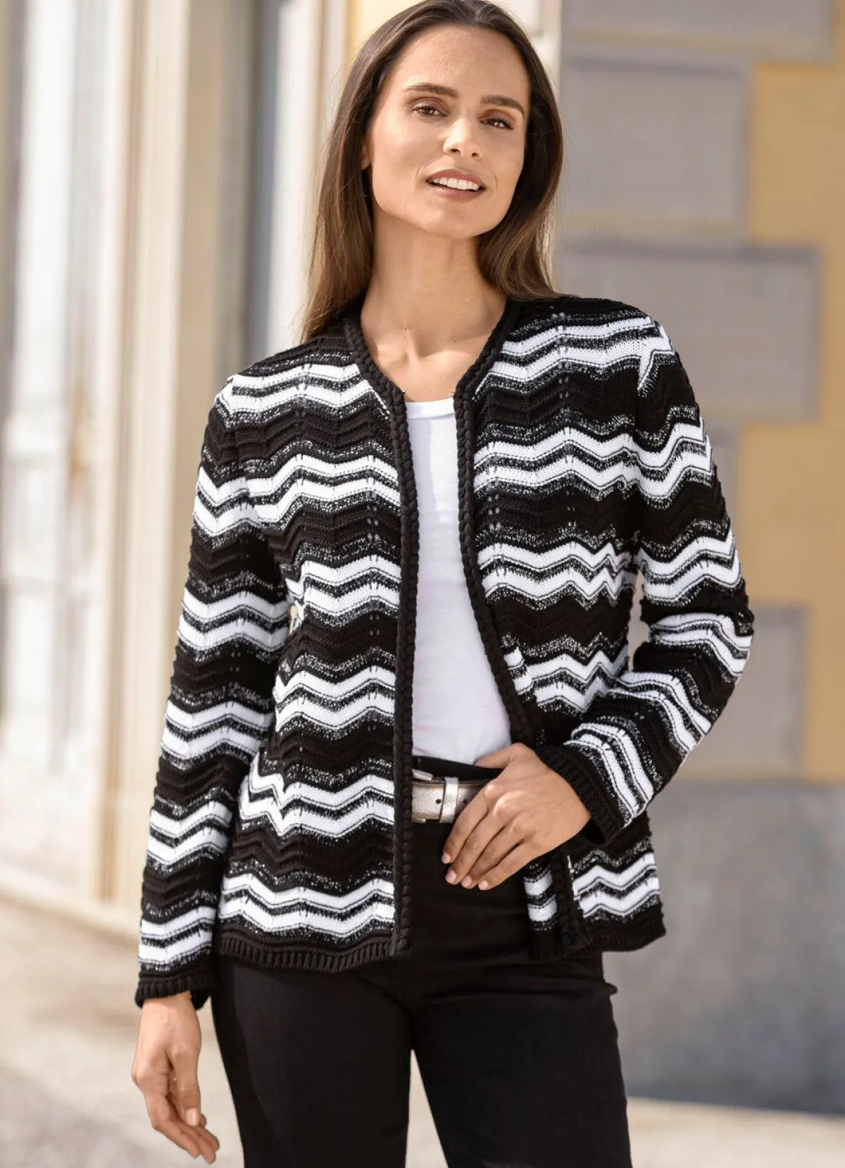 New BADER Strickjacke mit geflochtener Blende SCHWARZ-WEISS-SILBERFARBEN