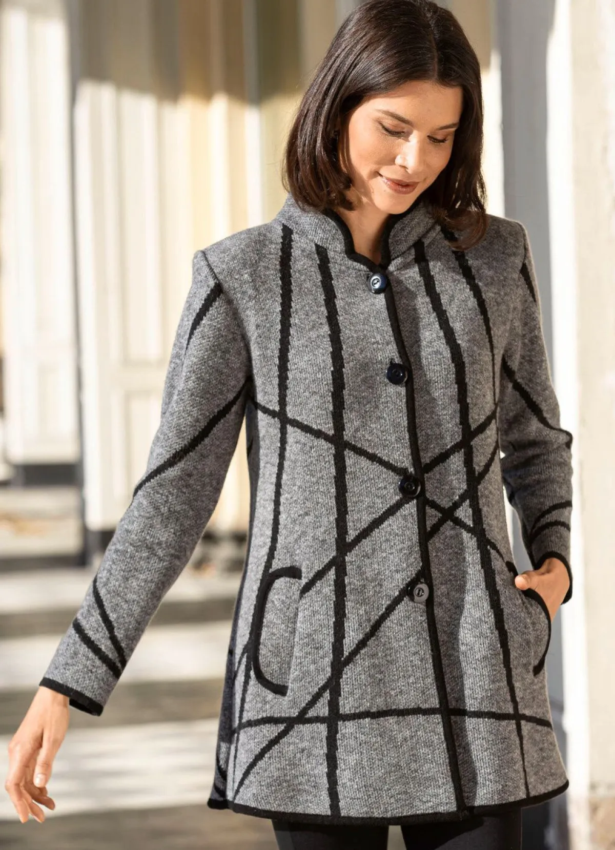 Online BADER Strickmantel in Jacquard-Dessin GRAU MELIERT-SCHWARZ