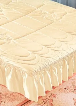Hot BADER Tagesdecke mit Volantabschluss CREME