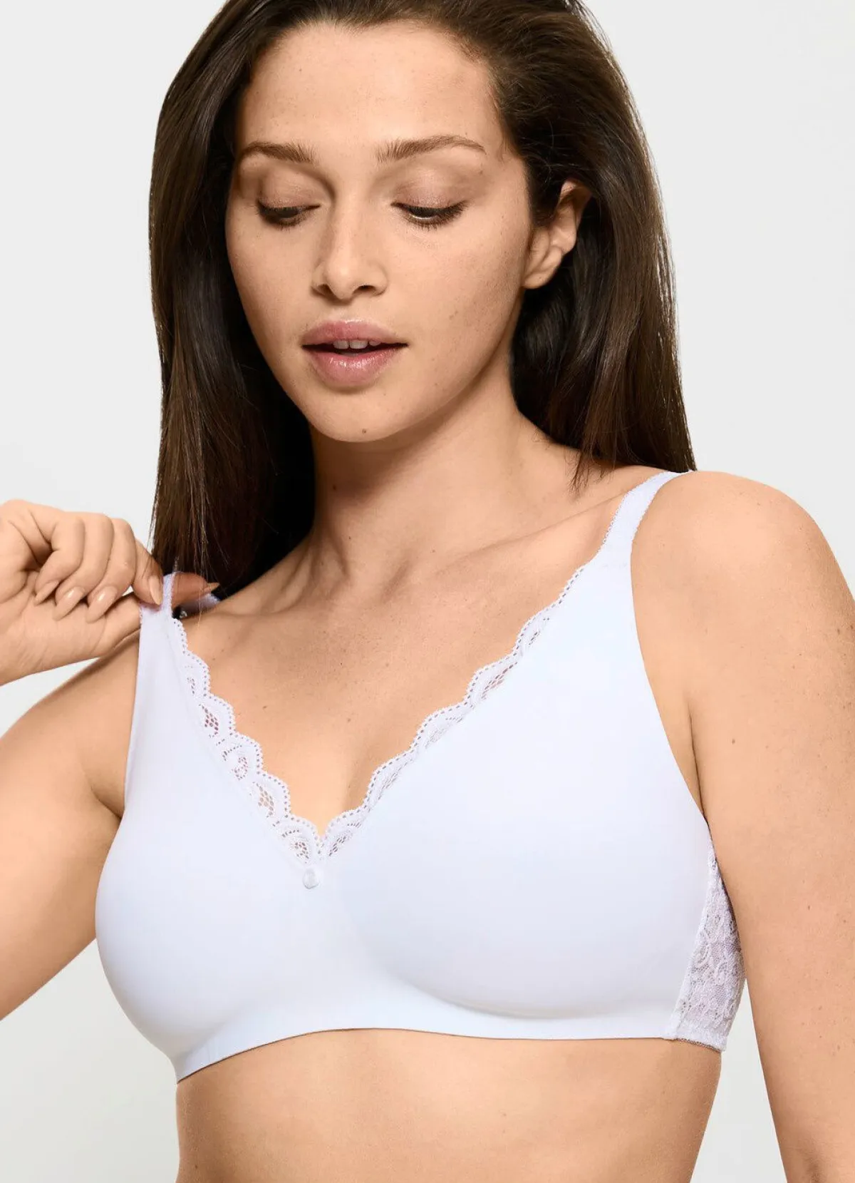 Online TRIUMPH -Amourette Minimizer-BH mit vorgeformten Cups WEISS