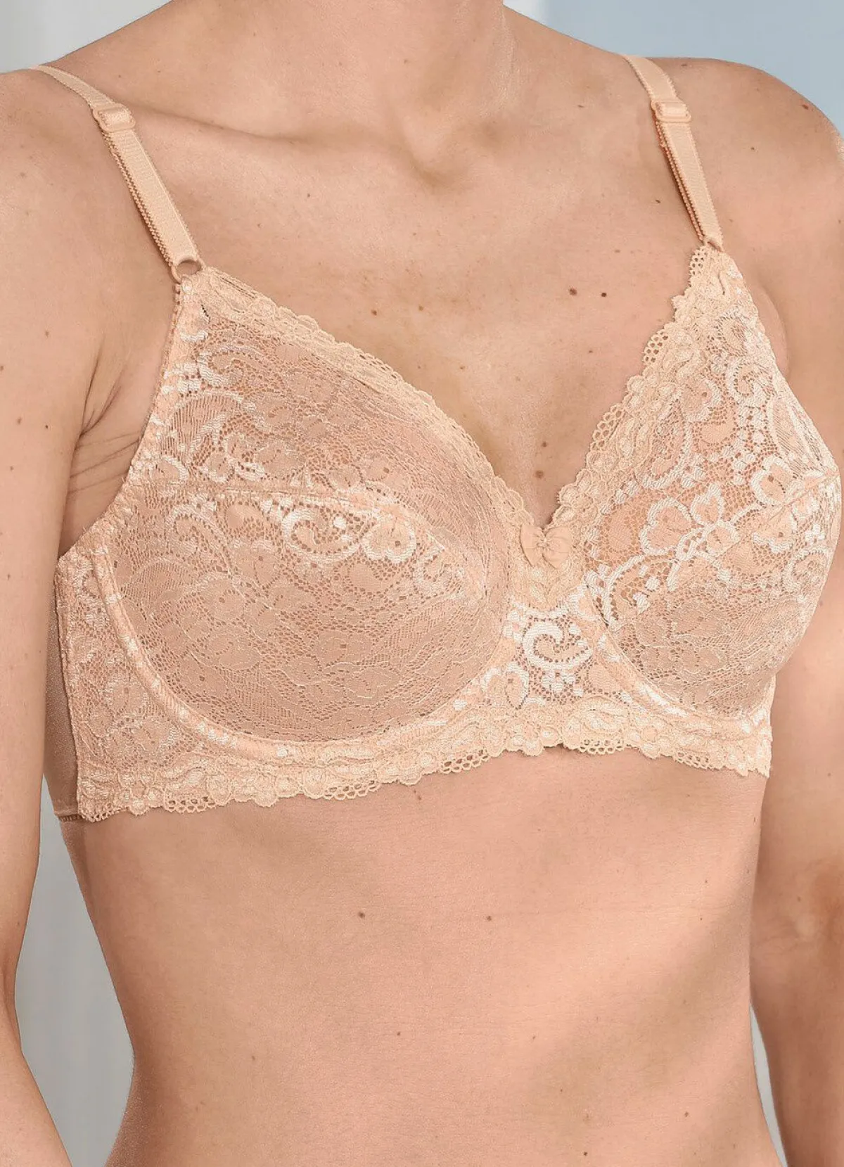 Discount BADER Triumph-Compliment Bügel-BH mit hübscher Spitze PUDER