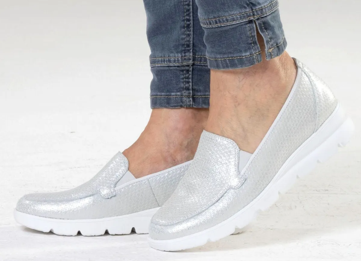 Discount WALDLÄUFER Waldläufer, bequeme Damen-Slipper, Weite H, mit herausnehmbarem Fußbett SILBER