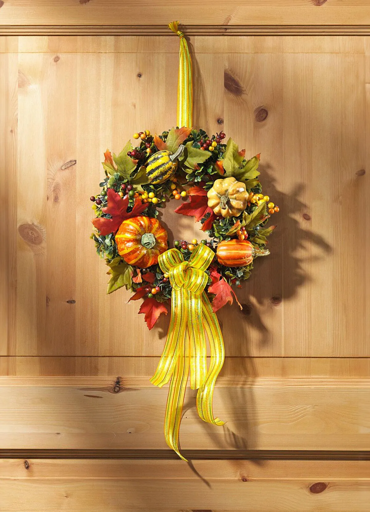 Discount BADER Wandkranz mit bunten Blättern, Beeren und Kürbissen