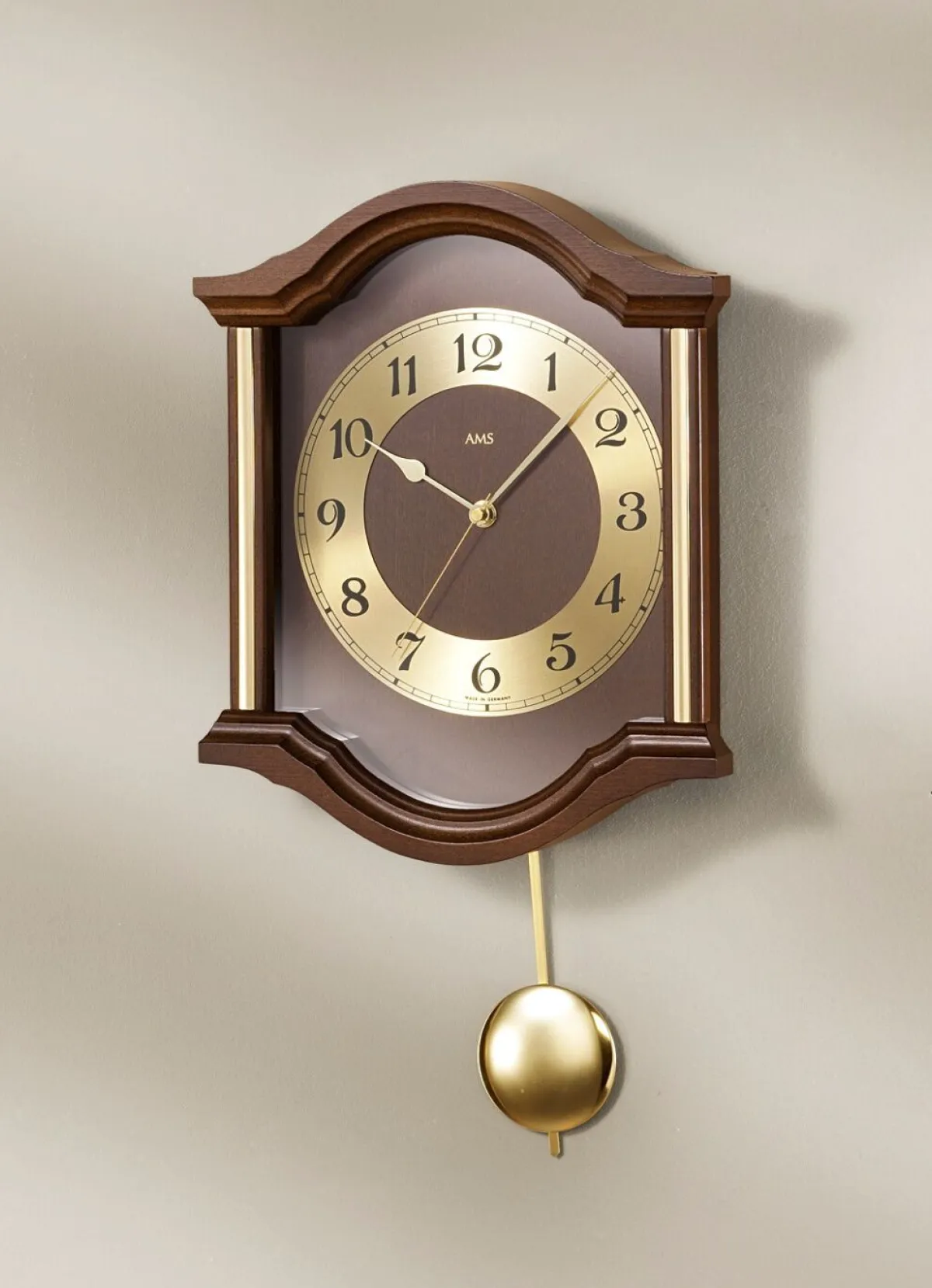 Discount BADER Wanduhr aus Holz NUSSBAUM