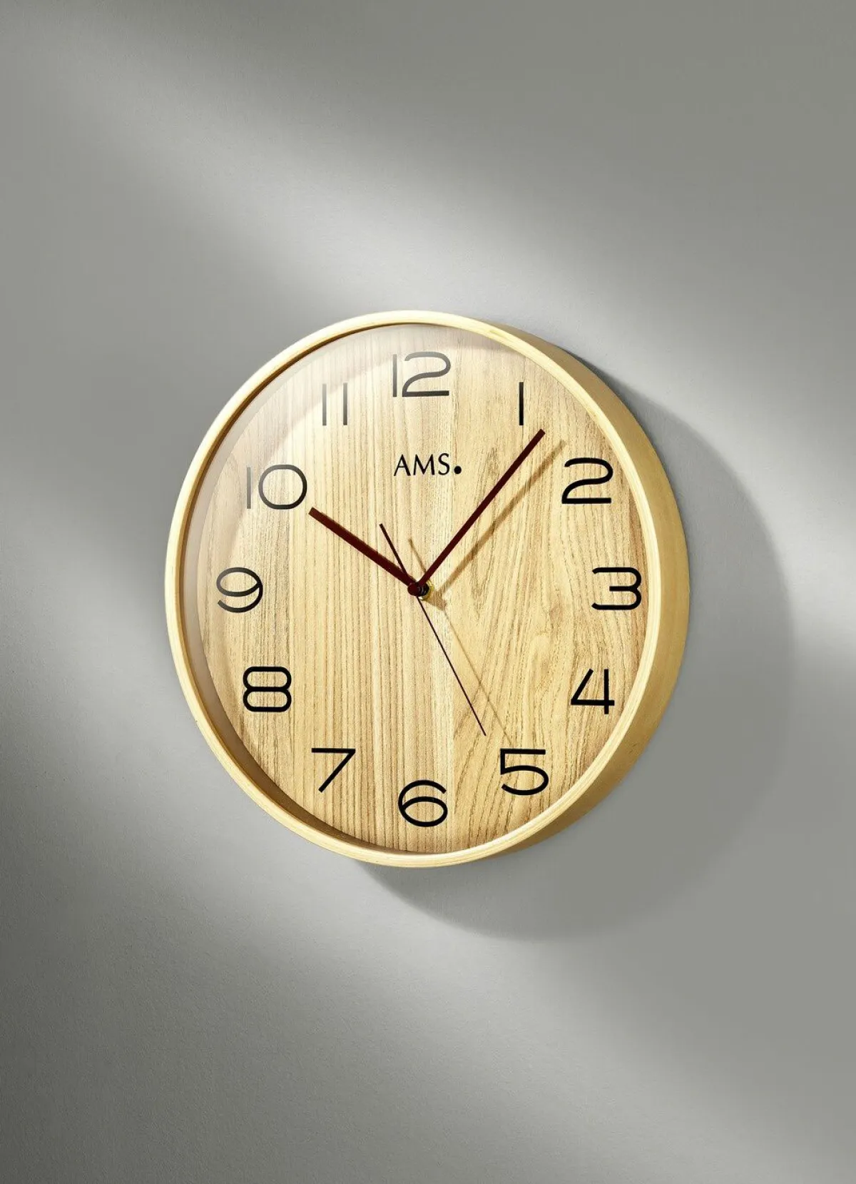 Outlet BADER Wanduhr aus Holz mit Funkuhrwerk HELLBRAUN