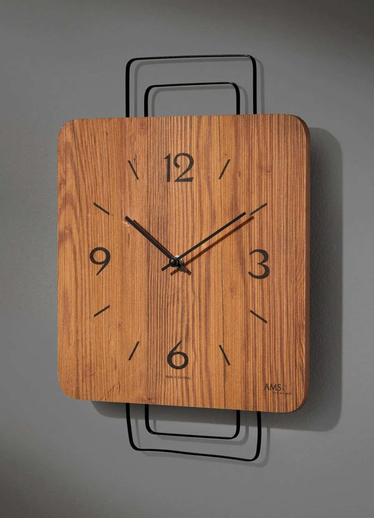 New BADER Wanduhr mit Holzgehäuse aus dem Hause AMS EICHE