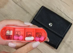Discount BADER Wellys® Pillenbox 7 Tage mit Etui schwarz-bunt