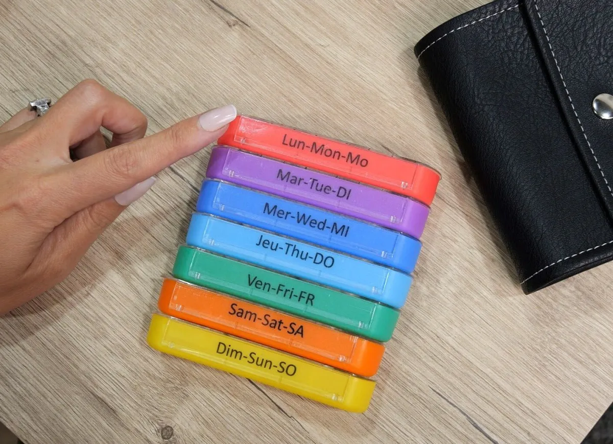 Discount BADER Wellys® Pillenbox 7 Tage mit Etui schwarz-bunt
