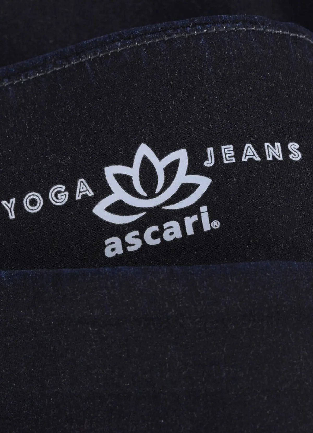 Online ASCARI Yoga-Jeans mit ausgestellter Fußweite DUNKELBLAU